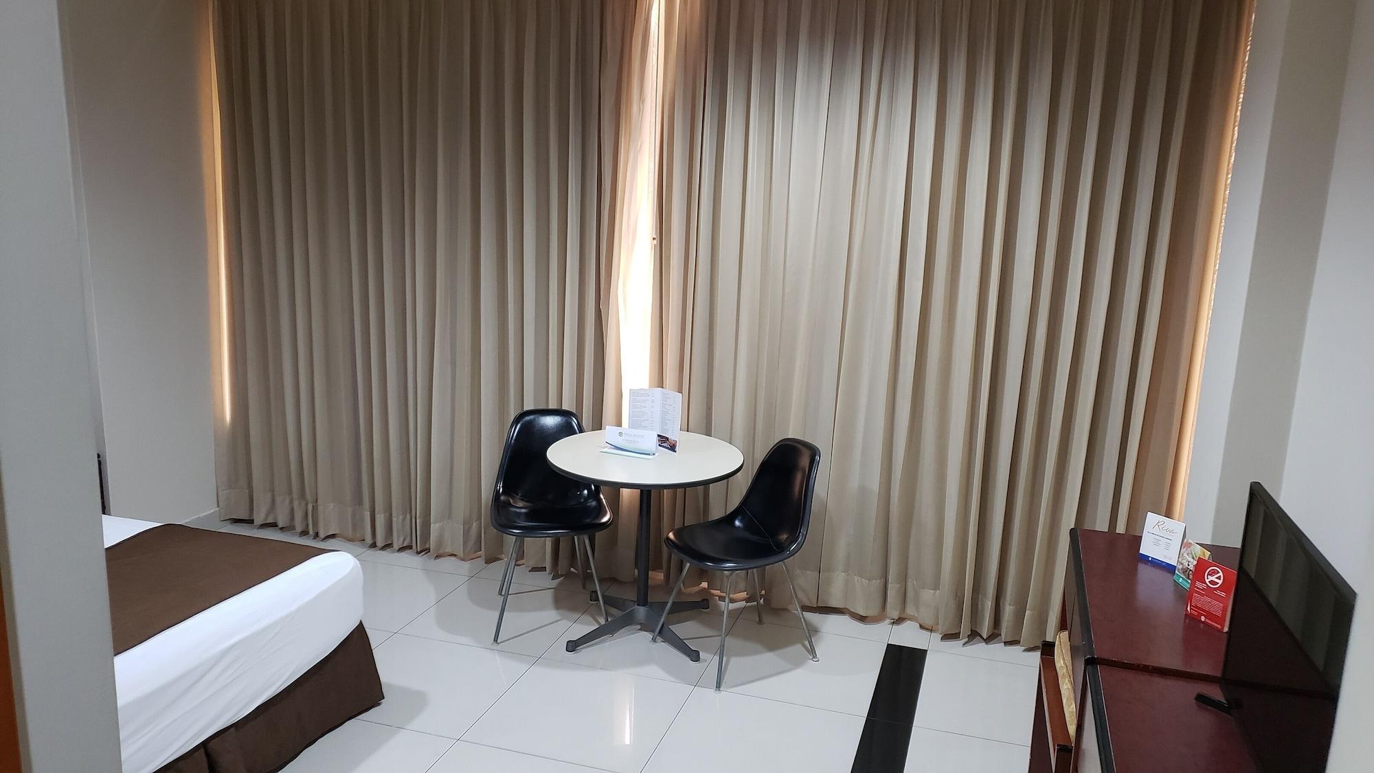 华美达酒店 瓜亚基尔 外观 照片